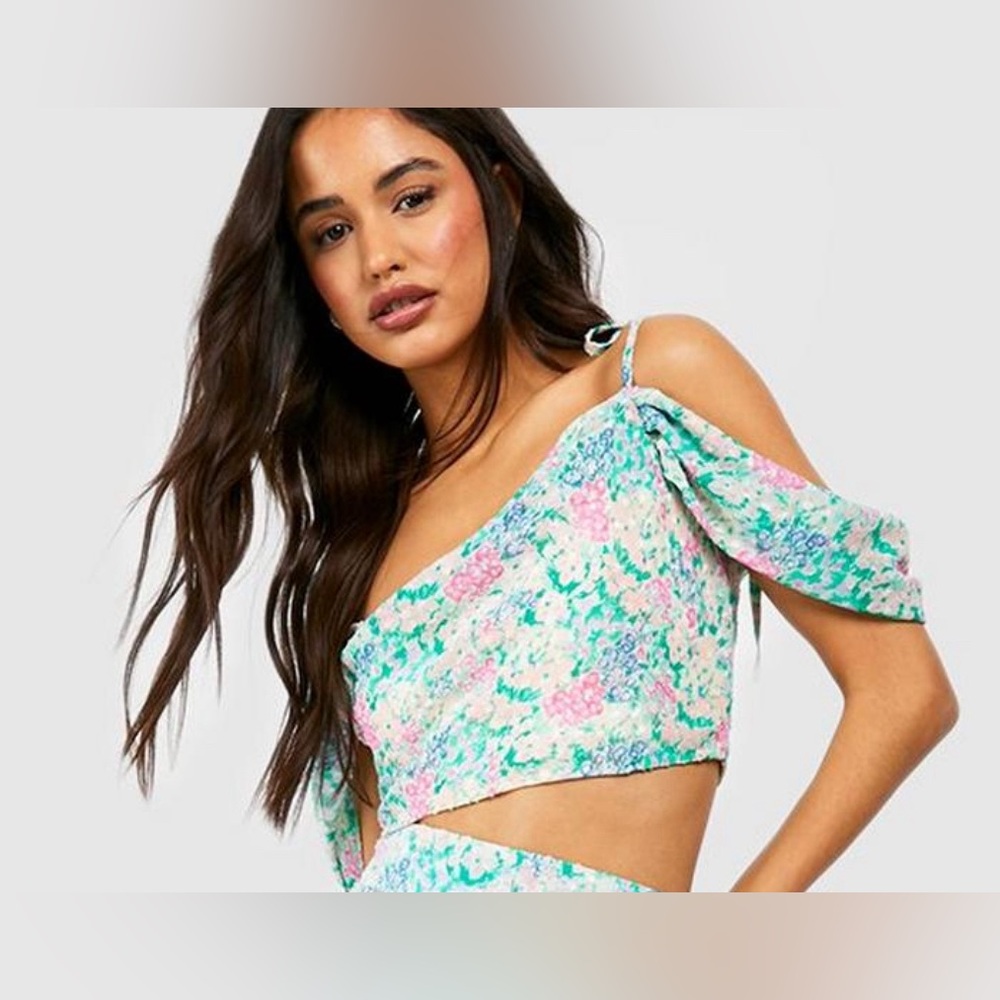 BooHoo Powder Blue Ditsy Floral Cowl Neck Cami Size 8. NWT.